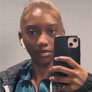 Meet your Posher, Davine